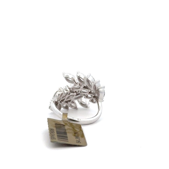14k White Gold Lab Grown Elegant Silver Leaf Ring